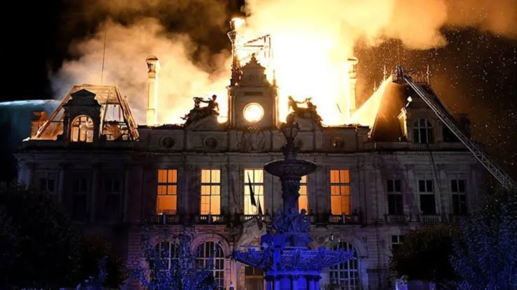 Ayuntamiento de Limoges en llamas