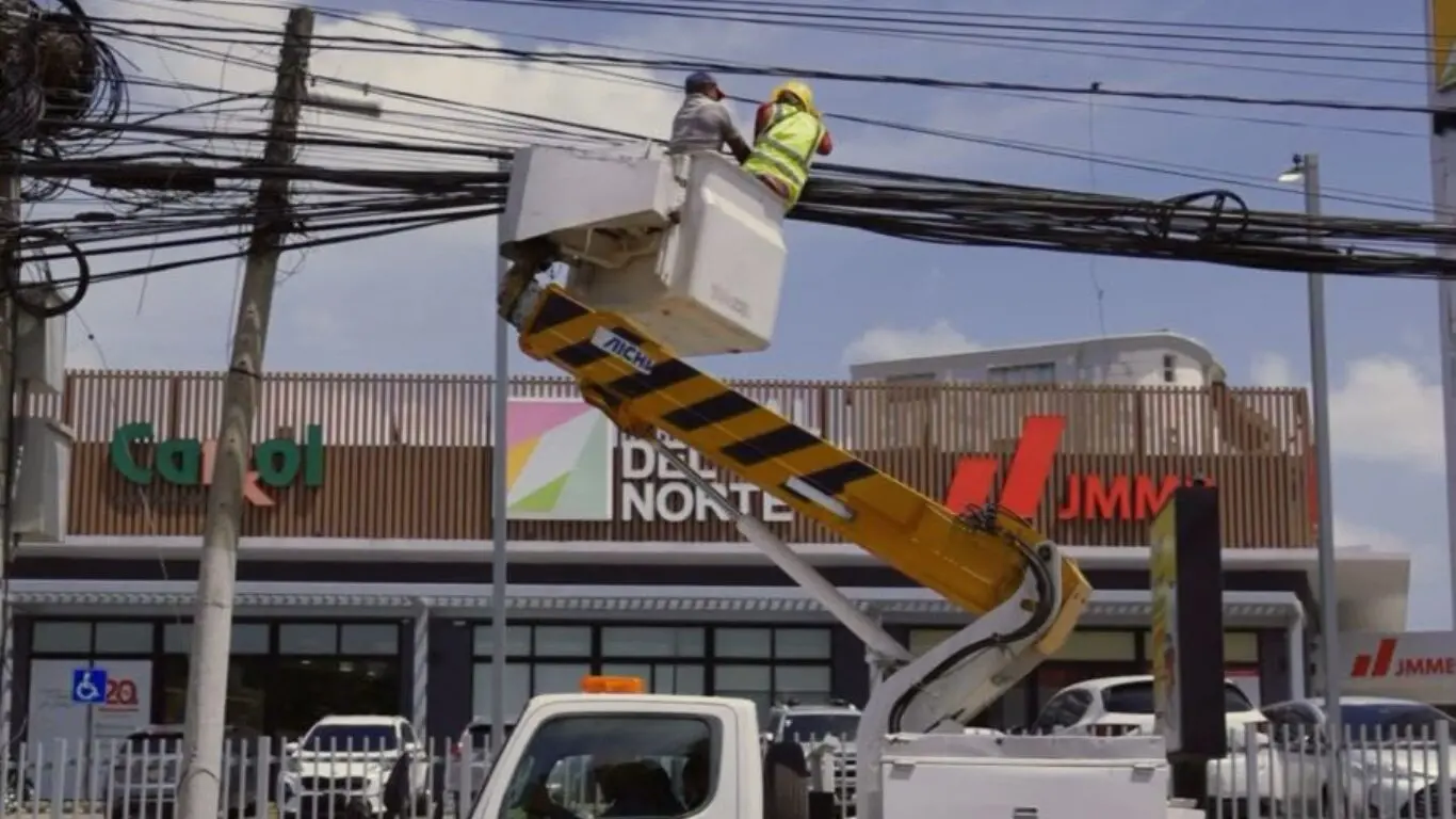 Santiago pone orden al cableado: el cabildo llama a las empresas a regularizar su situación