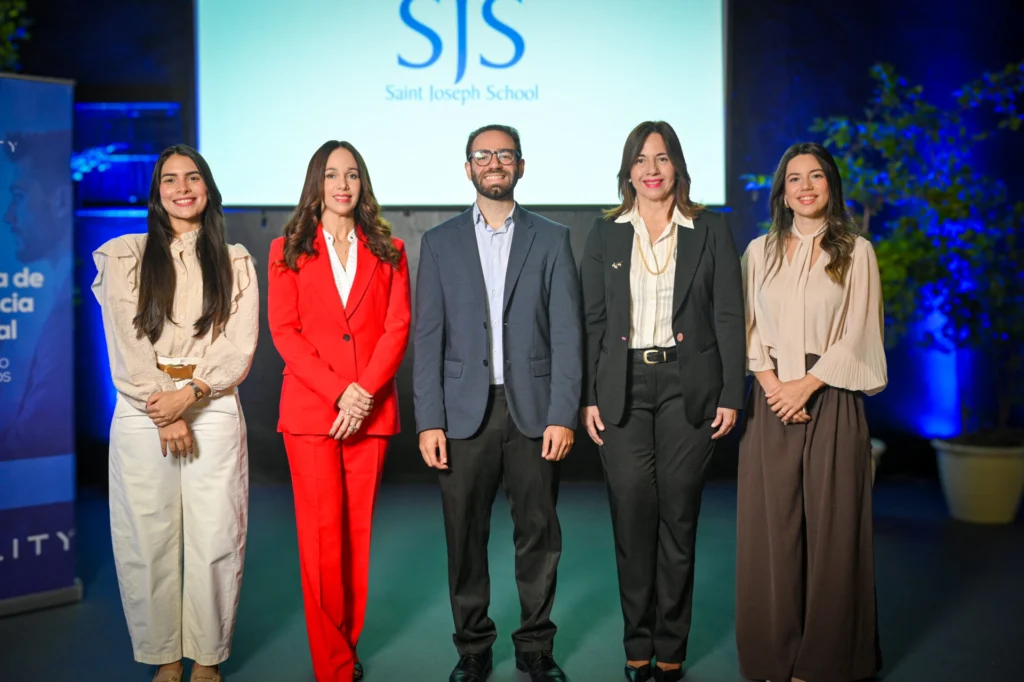 Elizabeth Rodríguez, Carmina Peña Veras, Jean García Periche, Rosa Álvarez y María del Mar García.