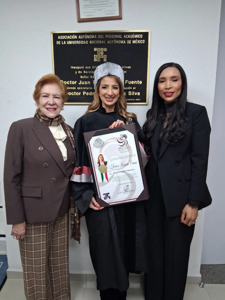 Eneida López, Gisel Castillo y Roselia Pérez, diplomática
