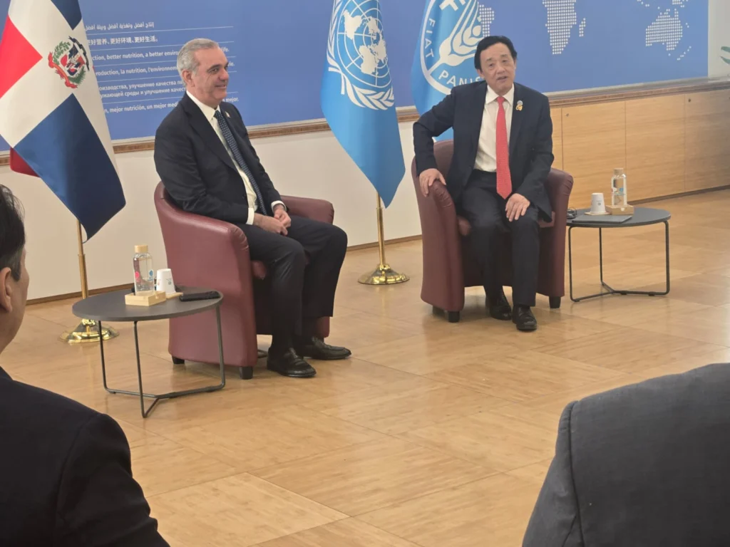 Abinader se reúne con economista jefe de la FAO