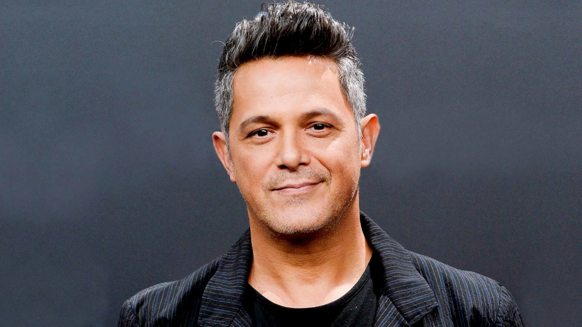 Alejandro Sanz regresa a RD en 2026 con su gira «¿Y ahora qué?»