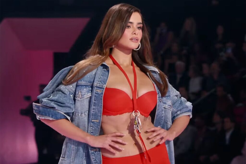 Barbie Ferrerira Victoria’s Secret